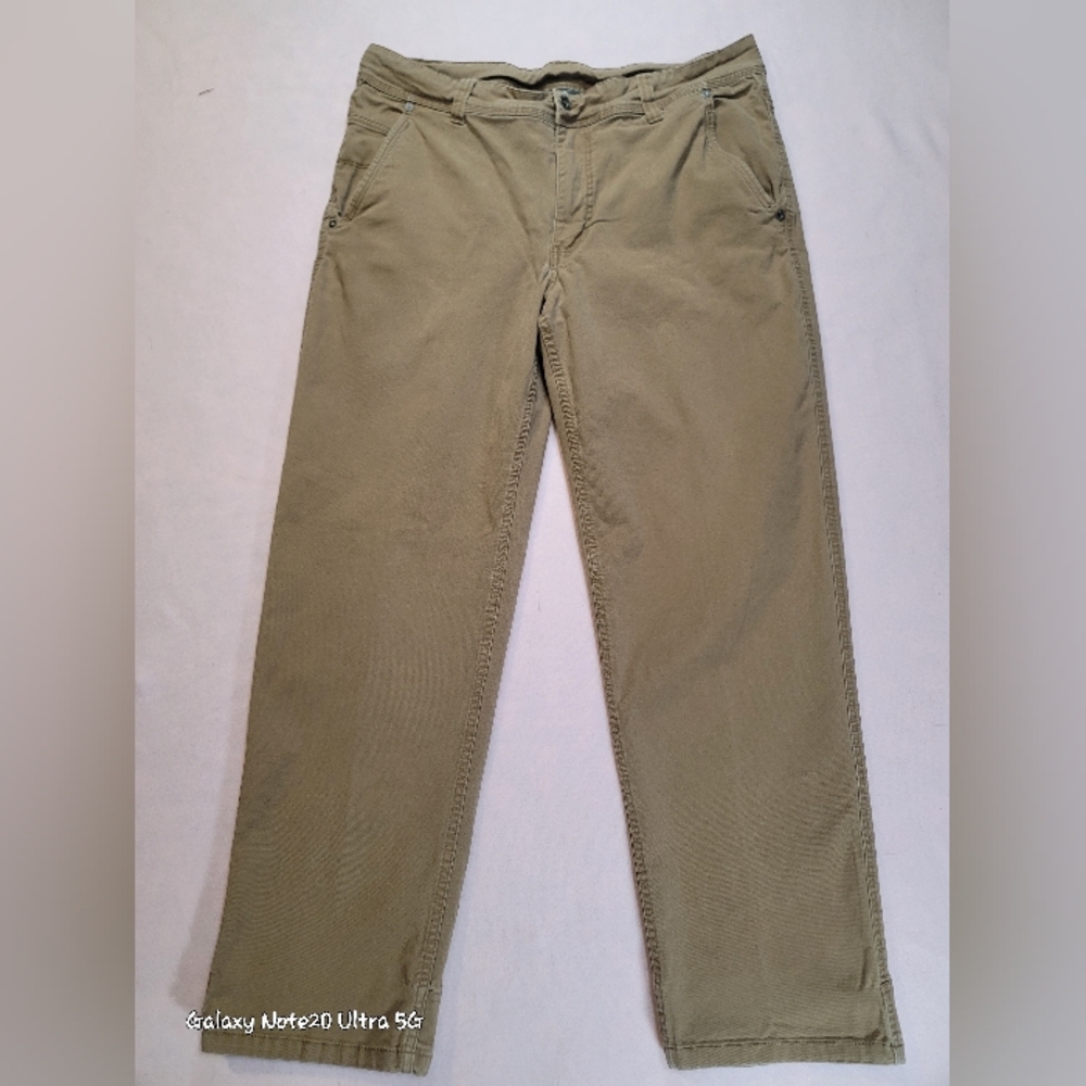 0818. EUC ~ Eddie Bauer ~ 98% Cotton ~ 2% Spandex ~ Reinforced Pockets & Hem ~